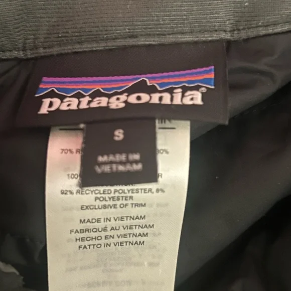 Women’s ski kit complete w/ gently used jacket, pants, leggings, gloves & bag! - Picture 13 of 17